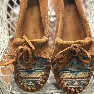 Vintage Minnetonka Tan Suede Moccasins with Blue Pattern Fabric Toe Overlay